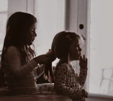 Χάνοντας την αδελφή σου – Το πένθος αδερφών που δεν τελειώνει